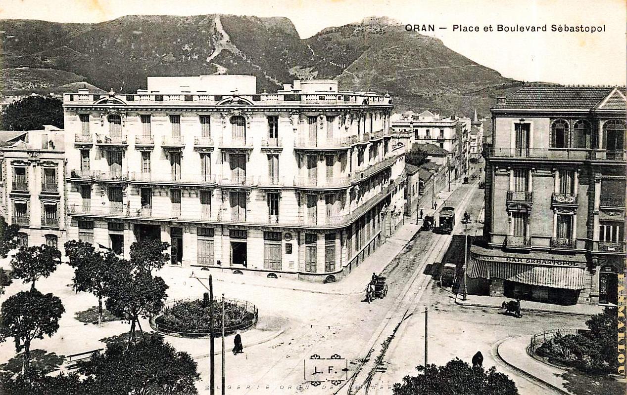 Oran - Place Sebastopol aerien.jpg